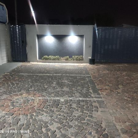The Croc Guest House Springs  Extérieur photo