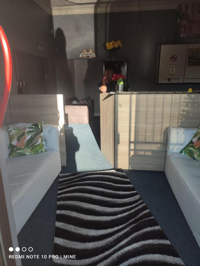 The Croc Guest House Springs  Extérieur photo