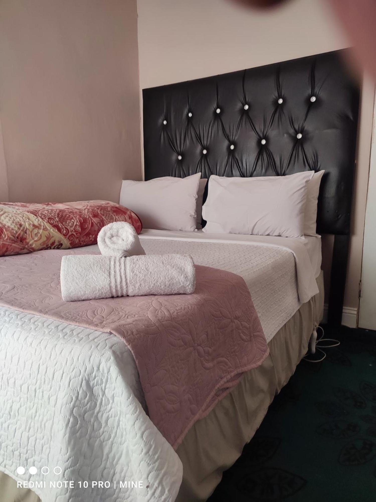 The Croc Guest House Springs  Extérieur photo