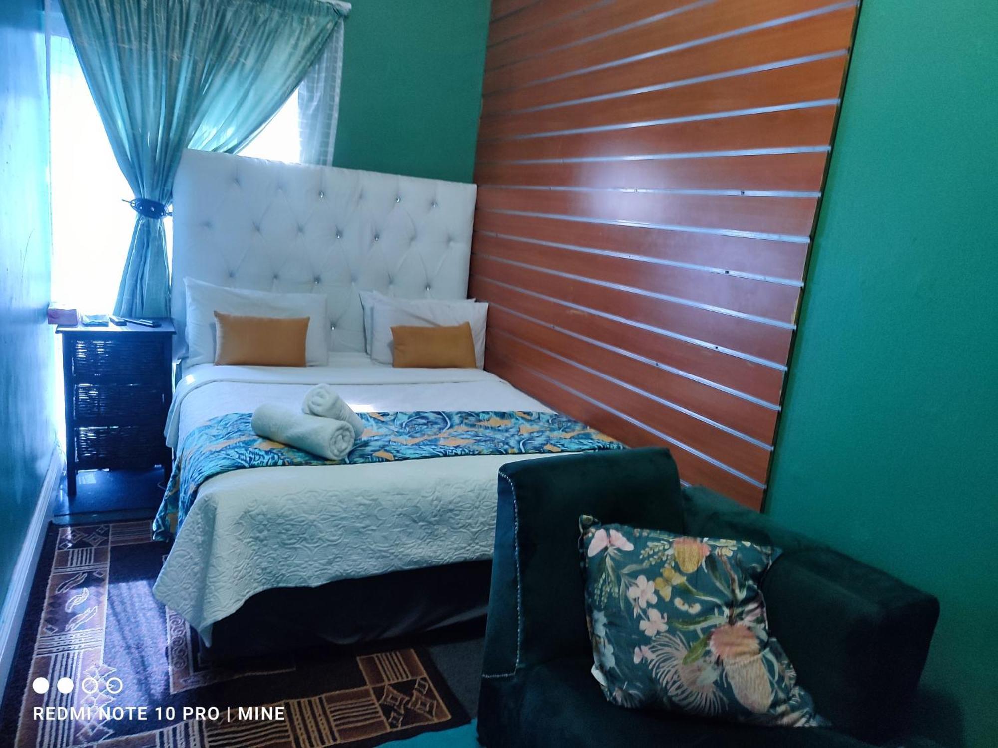 The Croc Guest House Springs  Extérieur photo
