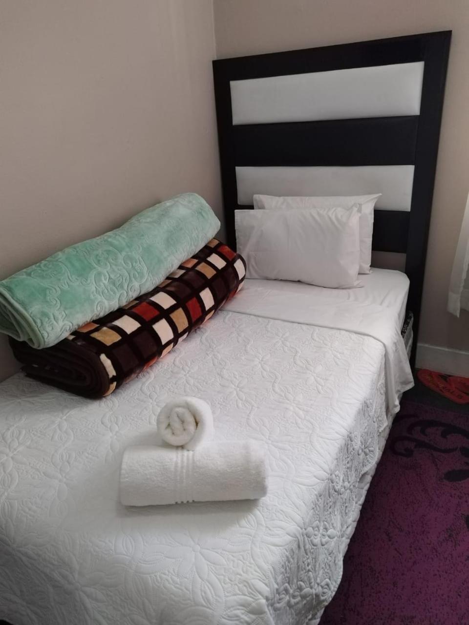 The Croc Guest House Springs  Extérieur photo
