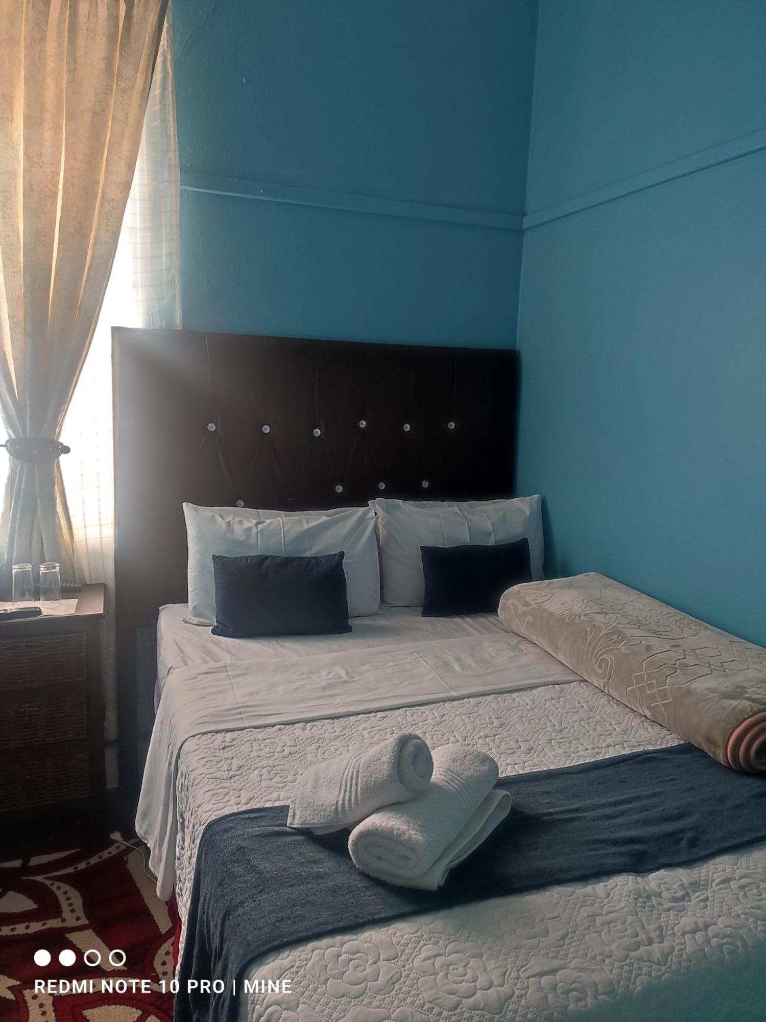 The Croc Guest House Springs  Extérieur photo