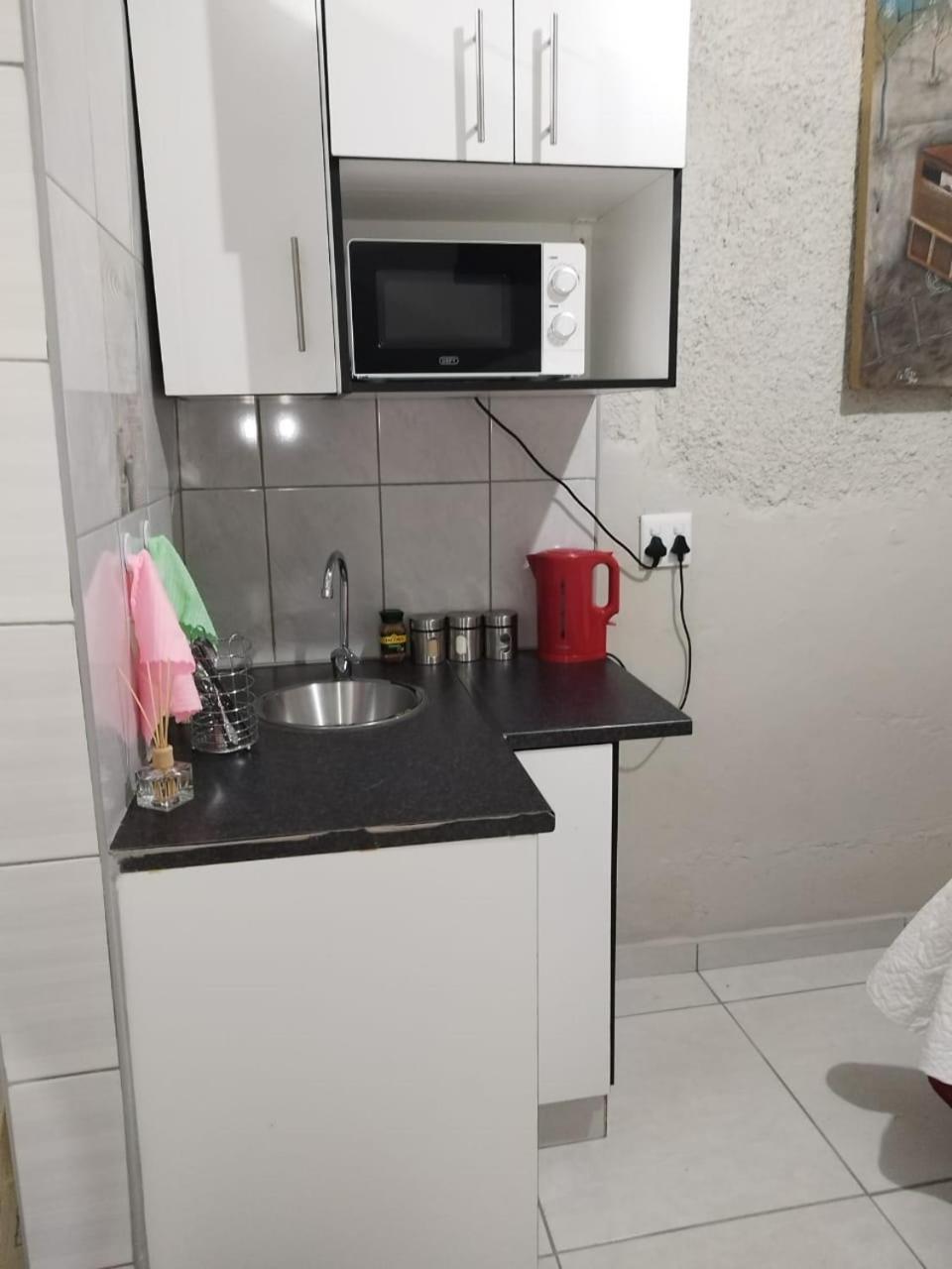 The Croc Guest House Springs  Extérieur photo