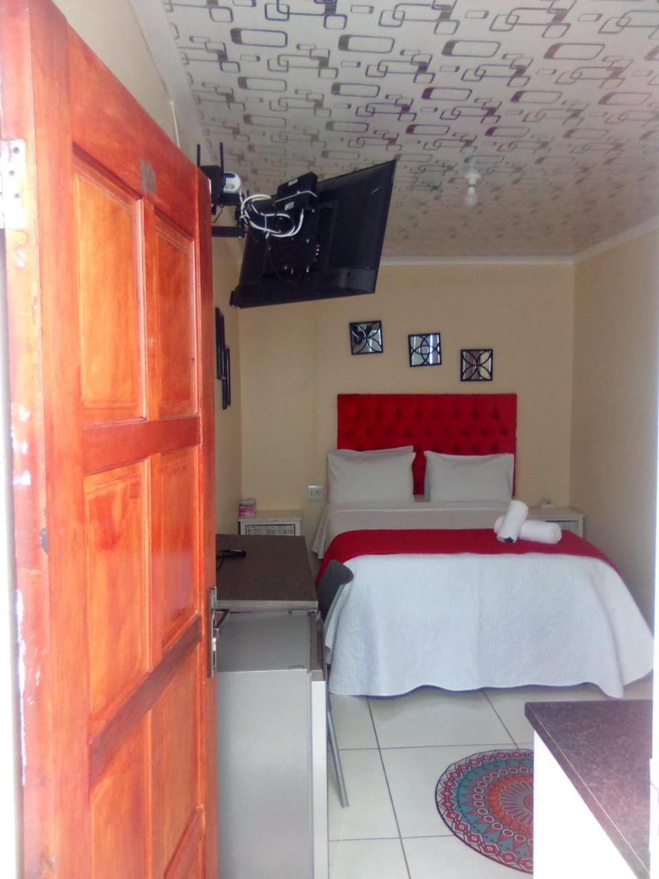 The Croc Guest House Springs  Extérieur photo