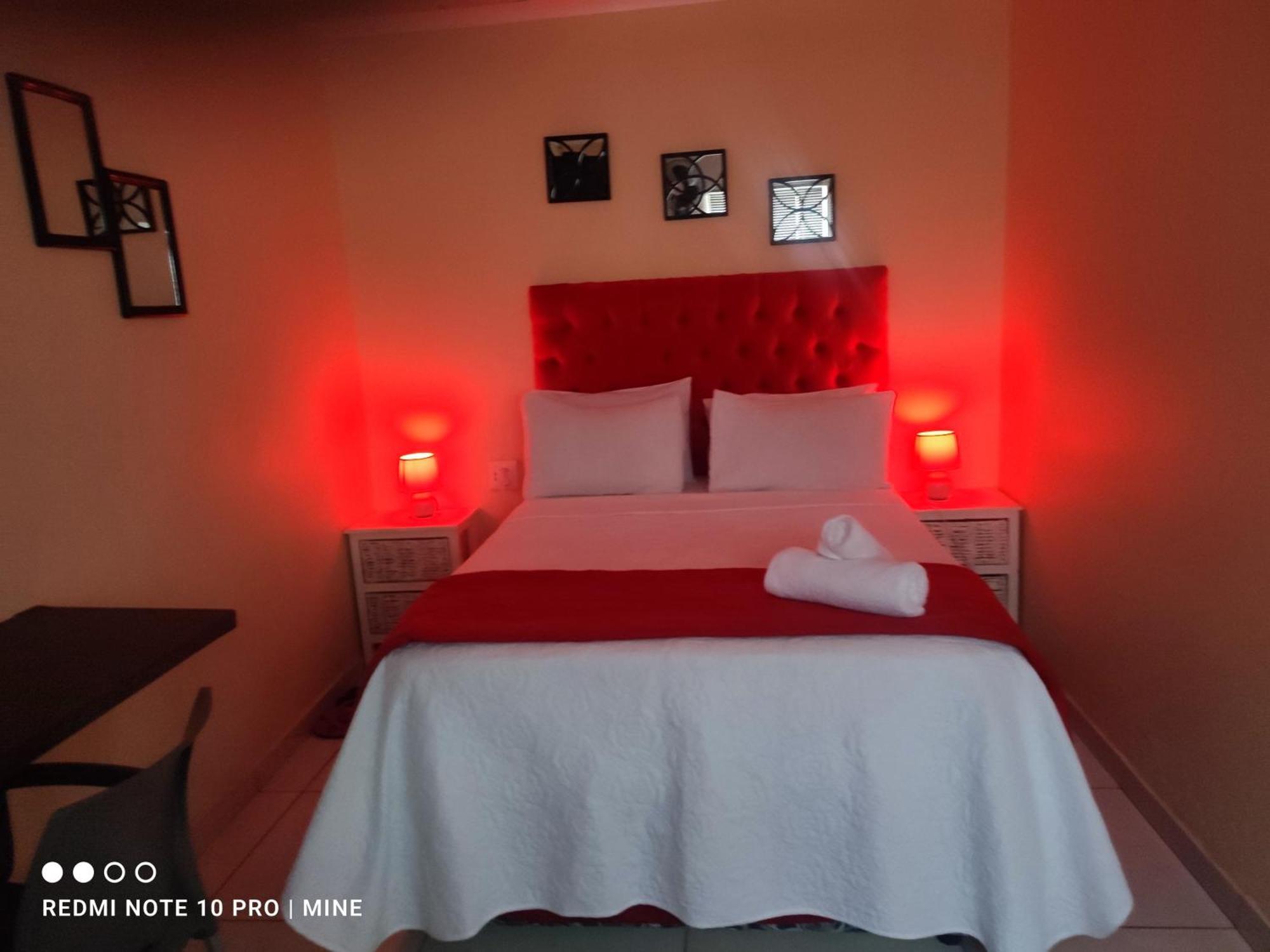 The Croc Guest House Springs  Extérieur photo
